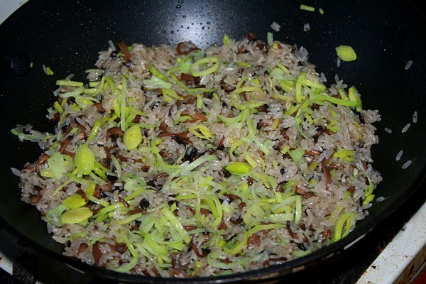 Перцы фаршированные рисом с грибами и пореем (вегетарианские)