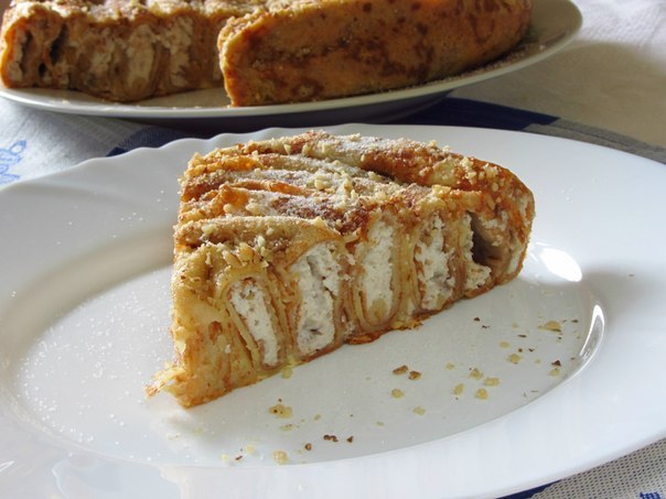 Блинный пирог с творогом, изюмом и грецкими орехами