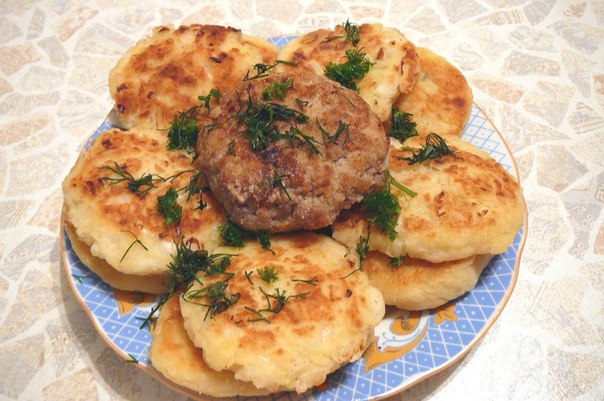 Картофельные оладьи (по рецепту Натальи Чагай) с мясной котлеткой 