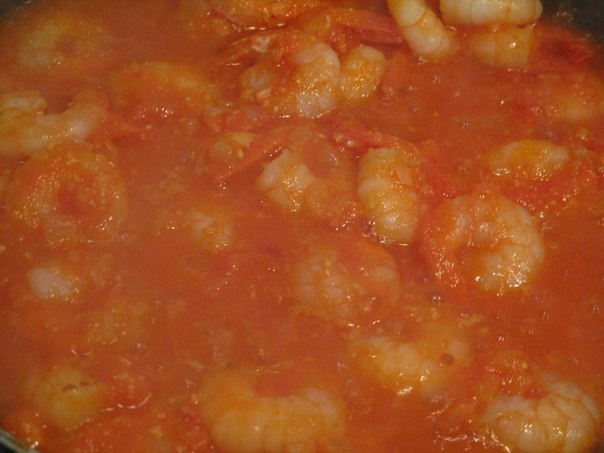 Креветки в пикантном томатном соусе