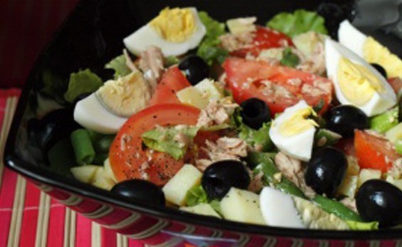 Овощной салат с тунцом 