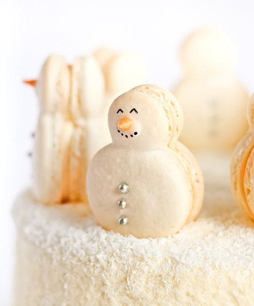 Новогодние рецепты - Торт со снеговиками-макаронами