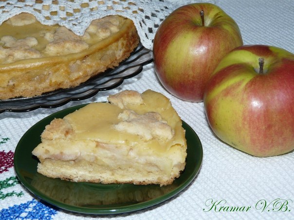 Пирог с яблоками и заварным кремом.