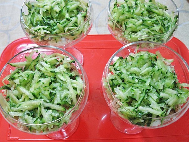 Салат с тунцом (рецепт под фото)