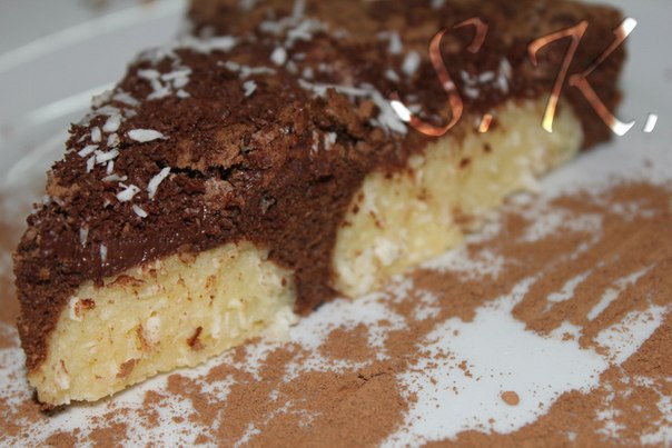 Шоколадный пирог с творожной начинкой.