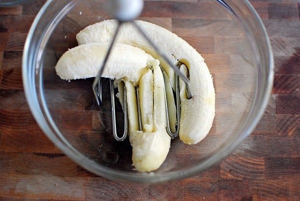 Банановые пончики с грецкими орехами на завтрак 
