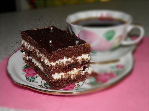 Здравствуйте! Подскажите, пожалуйста рецепт этого тортика. Знаю, что он продается в Амсторах под названием "Ноченька"..