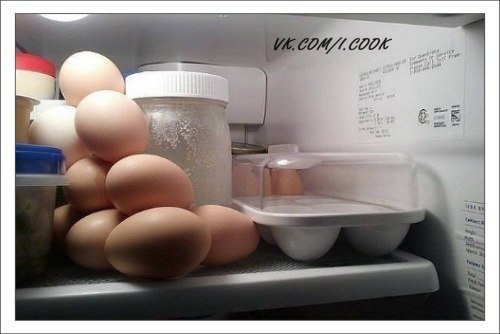 Попросила мужа убрать яйца в холодильник :D