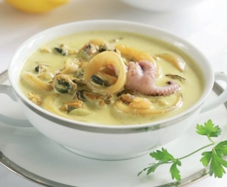 Крем-суп с морепродуктами.