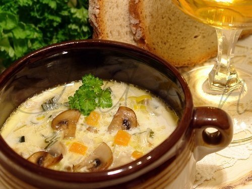 Сырный суп с грибами и мясным фаршем.