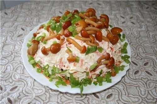 Салат с грибами и мясом "Лукошко"