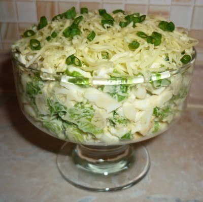 Зеленый салат с сельдью