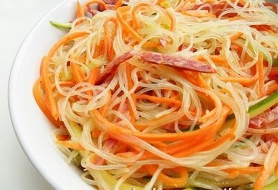 Салат c фунчозой и корейской морковкой
