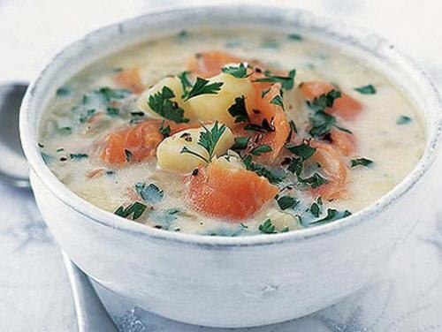 Суп картофельный с лососем