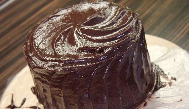 Восхитительный многослойный шоколадный торт с карамелью