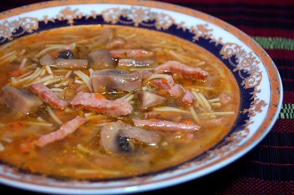 Вермишелевый суп с ветчиной и шампиньонами 