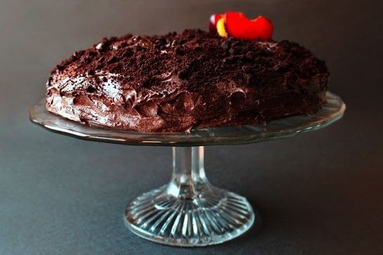 Шоколадный торт в глазури