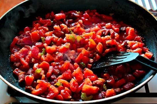 Паста с беконом в томатном соусе