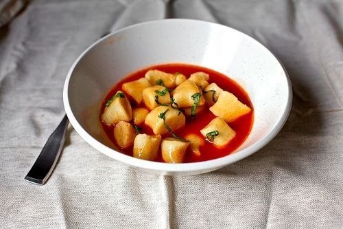 Картофельные ньокки в томатном бульоне