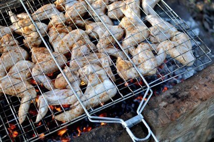 Рецепт приготовления куриных крыльев на открытом огне. Быстро, просто и очень вкусно.