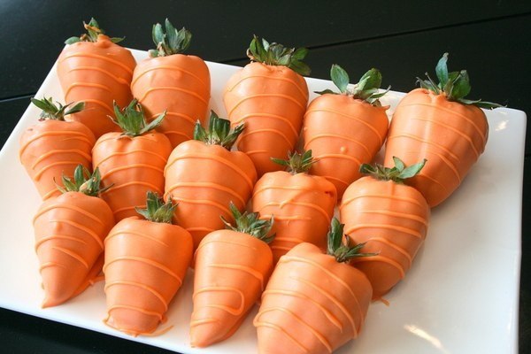 Морковка из клубники