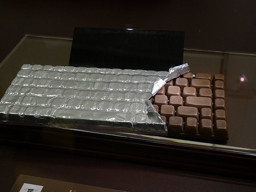 Оригинальная шоколадная плитка в форме компьютерной клавиатуры