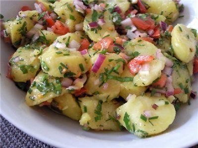 Салат картофельный с чесноком