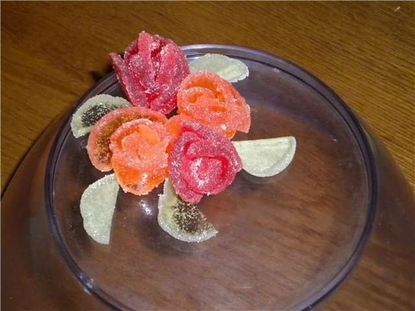 Быстрое украшение для торта: розы из мармелада