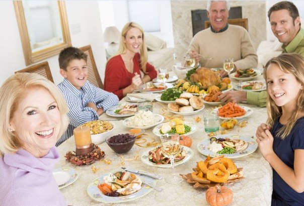 А Вы устраиваете семейные встречи за ужином или обедом?)