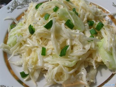 Салат из капусты с чесноком