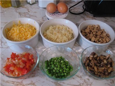 Рисовая запеканка с куриной грудкой, грибами и овощами