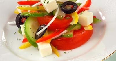 Салат из брынзы с овощами