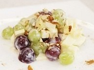 Салат из винограда и фруктов