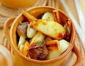 Рагу мясное с картофелем в горшочке