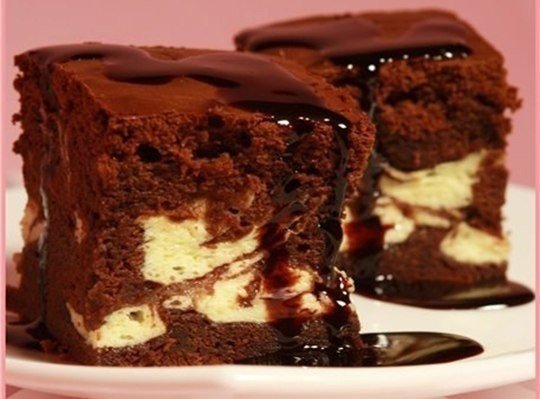 Шоколадный кекс с творожной начинкой