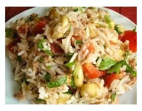 Овощной салат с рисом и бананом