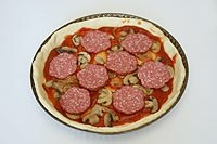 Пицца с грибами и колбасой
