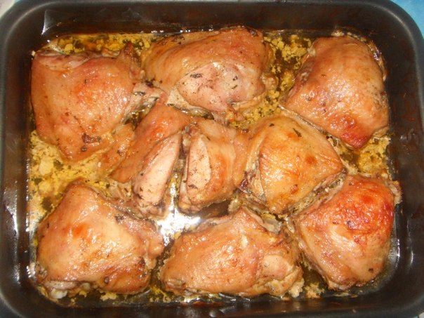 Куриные бёдрышки, запечённые в соусе