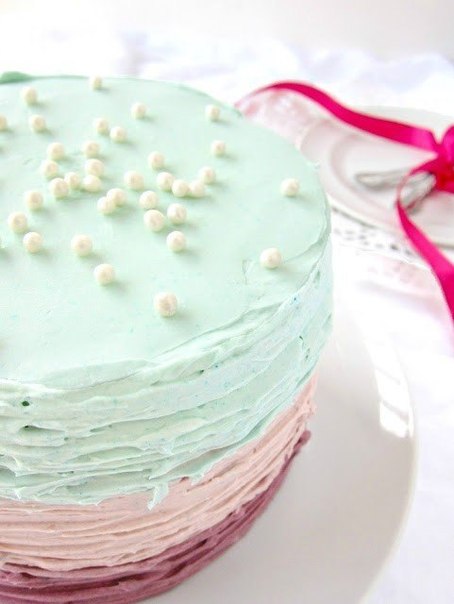 Ванильно-ежевичный праздничный торт с кремом из маскарпоне