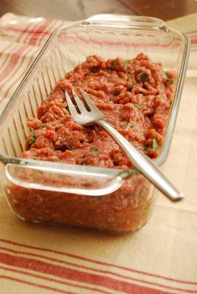 Мясная запеканка с томатным соусом.