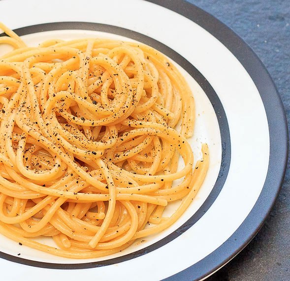 Классический рецепт римских спагетти «Качо-е-пепе».