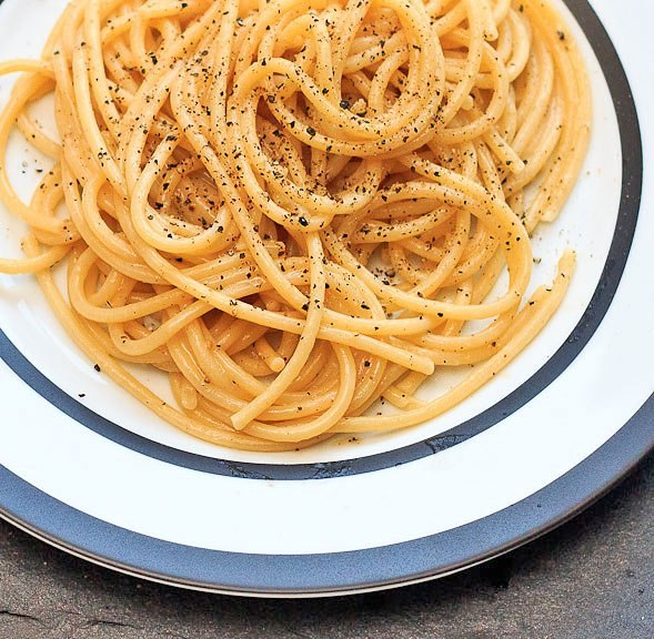 Классический рецепт римских спагетти «Качо-е-пепе».