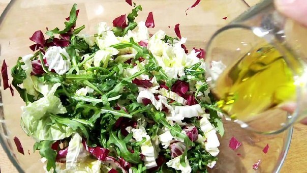 Рецепты салатов с оливковым маслом и другие рецепты здоровой кухни можно посмотреть здесь: http://vk.cc/1Y6a2I