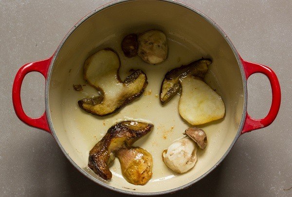 Жареный картофель с грибами на французский лад.
