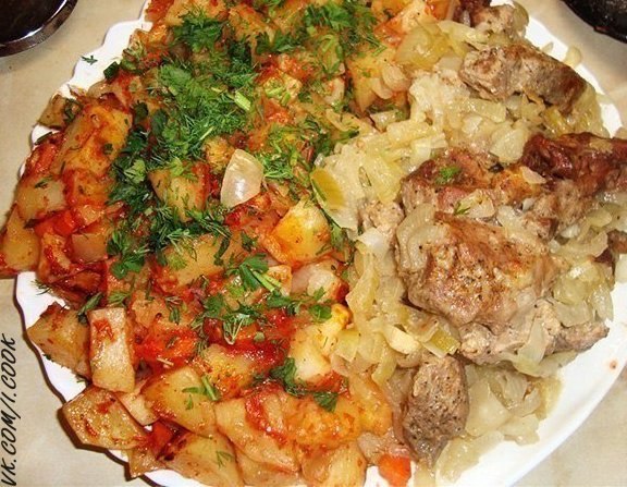 "Шашлык" с наивкуснейшей картошечкой, приготовленные в духовке.