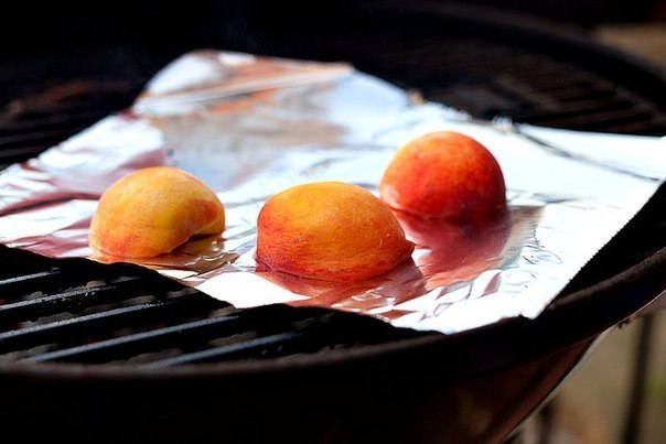 Запеченные персики с имбирным кремом.