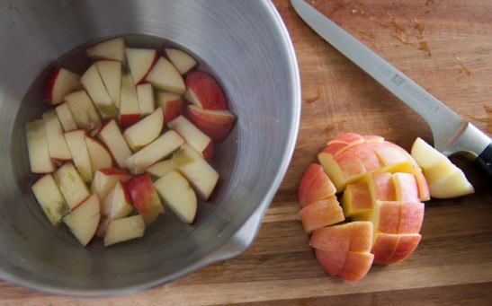 Салат с мандаринами и яблоками.