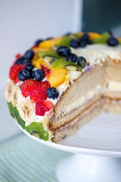 Норвежский торт с кремом и фруктами. 