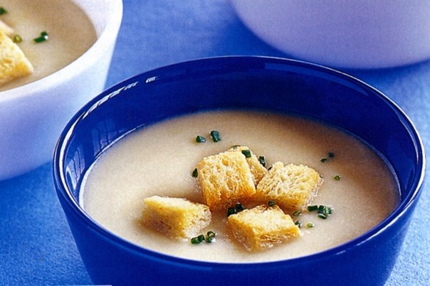 Картофельный суп с луком-пореем.
