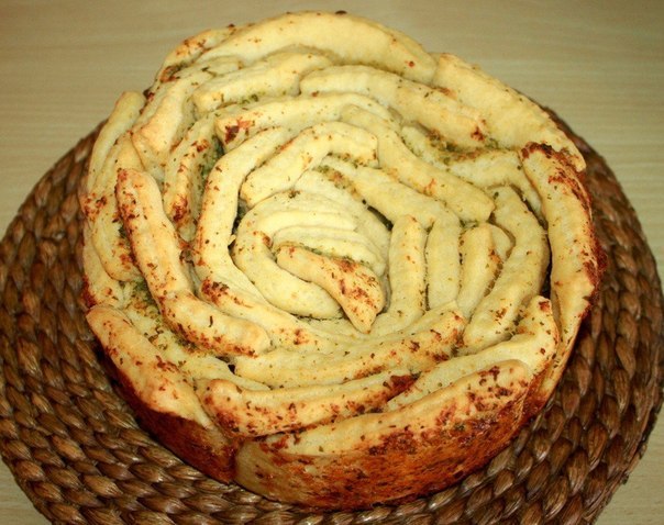 "Обезьяний хлеб" с чесноком.
